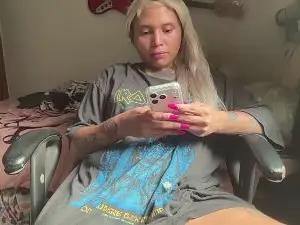 Cam4 Free Live Porn of frierenhott