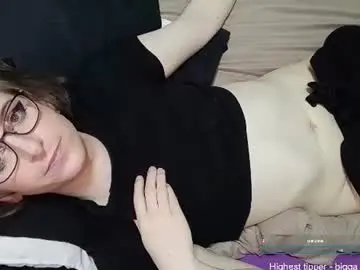 Chaturbate Watch Live Sex Cams of tellmeonething