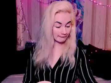 Chaturbate Live Sex Cam of carinfox