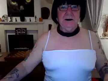Chaturbate Sex Cam of trinity1011