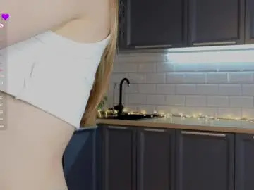 Chaturbate Live Sex Cam of crystaldiva01