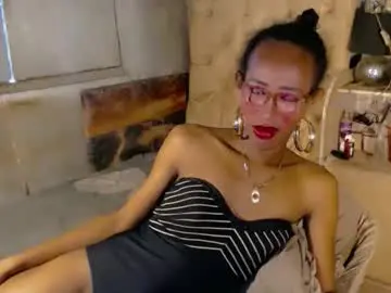 Chaturbate Sex Cam of hugecock_caramel