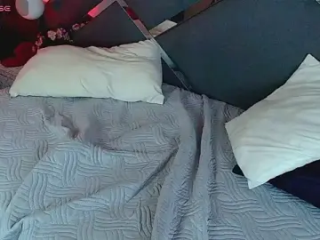 Stripchat Live Sex Cam of Kitty_Paradise_