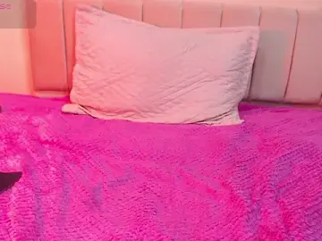 Stripchat Best live sex cam show of Charlothe_7