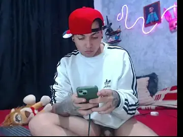 Stripchat Free Porn Cam of extrongerboyx_12
