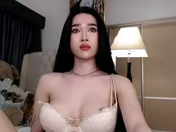 Stripchat Live Porn of KeenMazikeen69